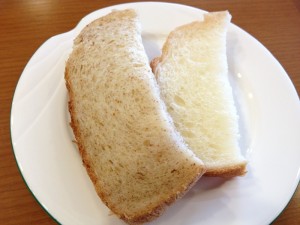 カフェ・リネアの自家製パン