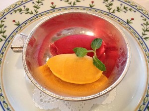 フランス料理 アルピーノ カシスとマンゴーのシャーベット