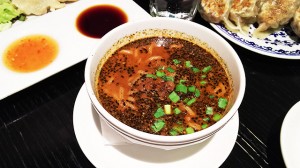青龍 ブルードラゴンオリエンタル　黒ゴマ担々麺