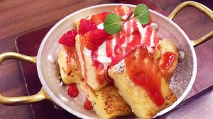 星乃珈琲店　苺のフレンチトースト